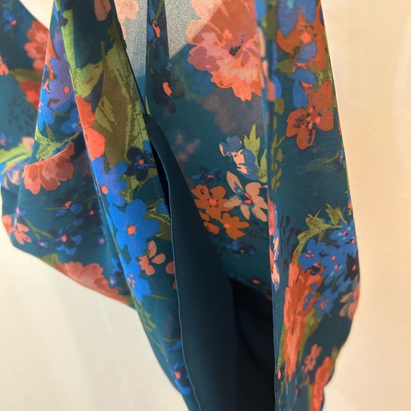 CAbi Floral Top - Picture 4 of 7